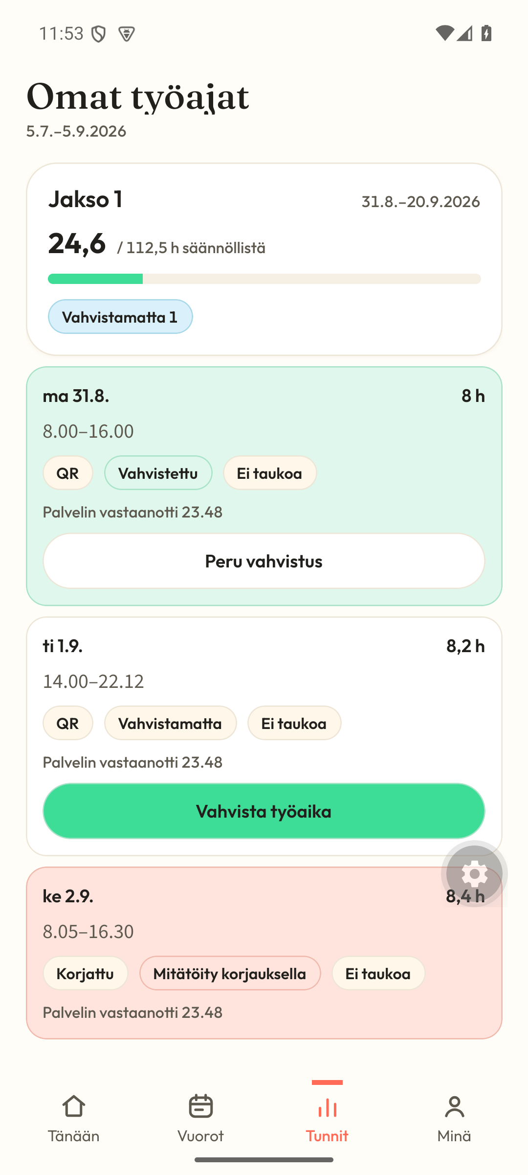 Plana 手机端工时界面:本期工时合计,以及按天列出的打卡记录 —— 每条标着 QR、已确认或待确认。